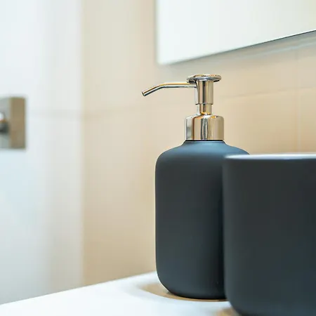 Isola Design - 15min To Duomo, Station Milan
