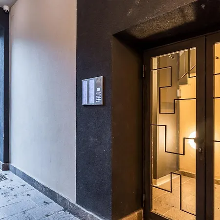 Isola Design - 15min To Duomo, Station Milan